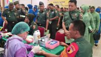 Skrining kesehatan personel Kodim 0833/Kota Malang sebelum donor darah. (ist) - Peringati HUT ke-79 TNI, Kodim 0833/Kota Malang Turut Donor Darah