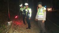 TKP kecelakaan di Kecamatan Kalipare. (ist) - Satu Keluarga Tertimpa Tiang Telepon di Kalipare, Sang Ibu Meninggal Dunia