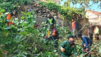 TNI Bersama Warga Bareng Kerja Bakti Gerakan Angkut Sampah dan Sedimen