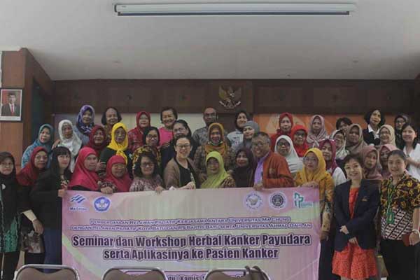 Tim Pengabdian Universitas Ma Chung gelar seminar dan workshop herbal kanker payudara serta aplikasinya kepada pasien kanker. (ist) - Universitas Ma Chung Berdayakan Relawan Paliatif Kanker dengan Aplikasi Canggih dan Herbal