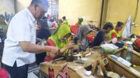 Abah Anton bertemu ratusan karyawan pabrik rokok SKT. (ist) - Obati Rasa Rindu, Abah Anton Temui Ratusan Karyawan Pabrik Rokok SKT