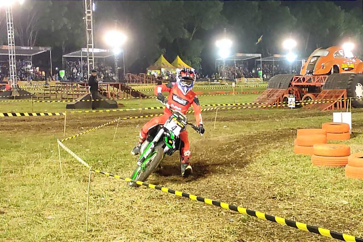 Aksi Zidane Alnesa, mencatatkan waktu tercepat seri Malang, tak terkejar kroser lawan. (rhd) - Lantian Juan Pertahankan Juara Umum Trial Game Dirt, Zidane Alnesa Tercepat Seri Malang