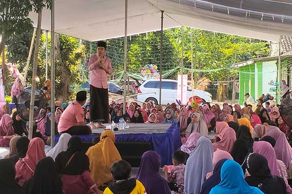 Apel Sholawat, kampanye yang digelar oleh Cabup Jember, Gus Fawait. (Seru.co.id/amb) - Kampanye Gus Fawait, Apel Sholawat di Jember Berdayakan Pedagang Asongan