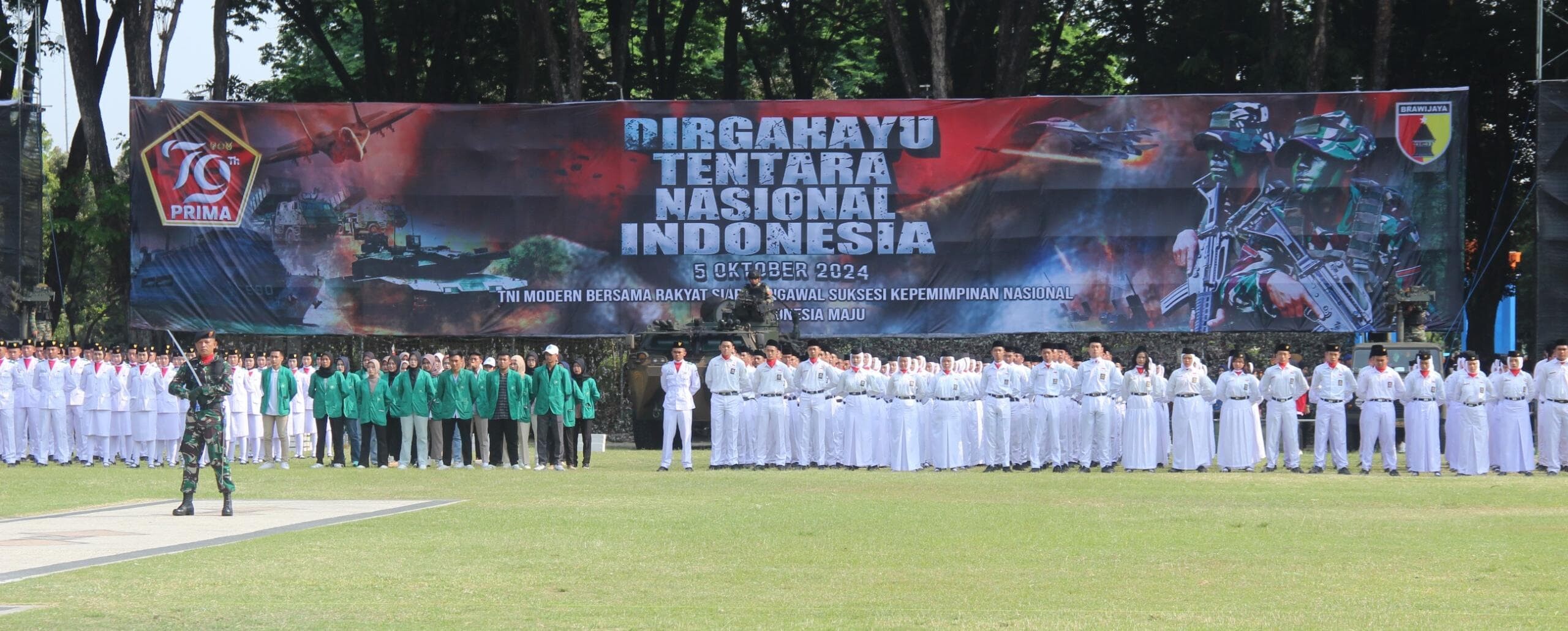 Upacara HUT ke-79 TNI di Alun-alun Bojonegoro Diwarnai Atraksi Ketangkasan Prajurit