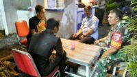 Babinsa Koramil Blimbing Komsos Patroli Malam Bersama Linmas