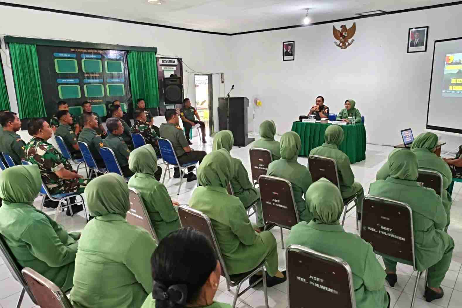 Dandim 0833 Bersama Ketua Persit Sosialisasi Netralitas TNI dan Bijak Bermedia Sosial