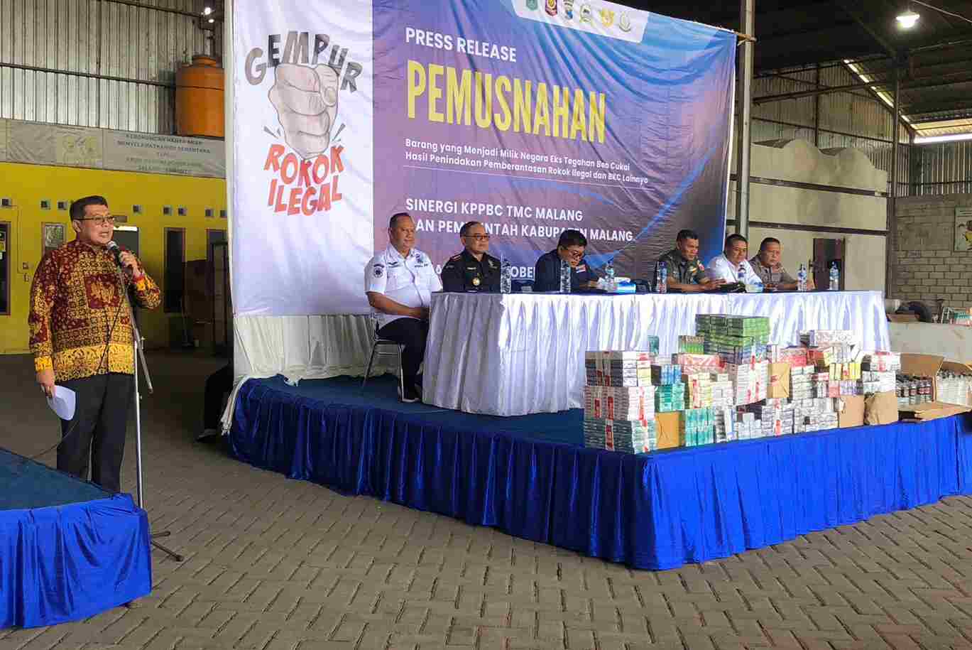 Bea Cukai Malang Musnahkan Jutaan Batang Rokok dan Ratusan Liter Miras Ilegal