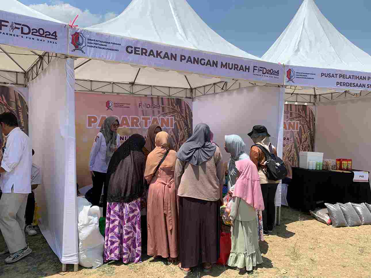 Gerakan Pangan Murah Pemkab Bojonegoro Disambut Antusias Warga