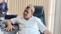 H. Her saat dimintai keterangan di kediamannya. (Seru.co.id/udi) - Paslon Bupati Pamekasan Dinilai Lebih Banyak Mudharatnya, H. Her Memilih Netral