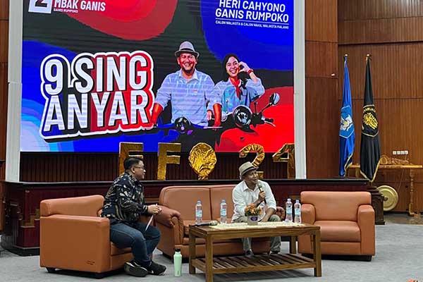 Heri Cahyono (HC) menjawab pertanyaan mahasiswa. (ws12) - Sam HC Paparkan Program '9 Sing Anyar' di Kampus UB