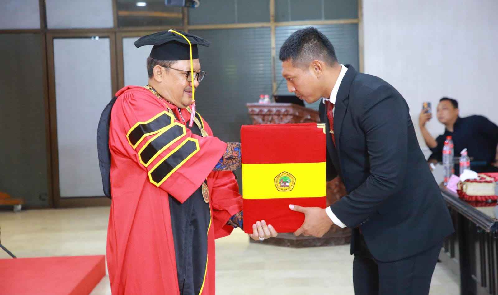 Anggota Ditpolairud Polda Jatim Raih Gelar Doktor Ilmu Hukum di Untag Surabaya
