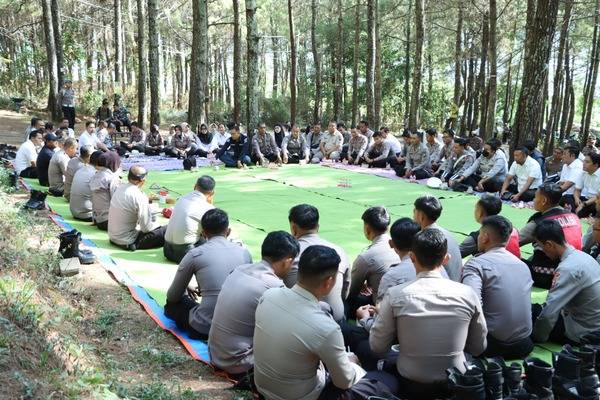 Temui Warga Desa Oro-Oro Ombo, Kapolres Batu Tampung Keluhan Seputar Kamtibmas
