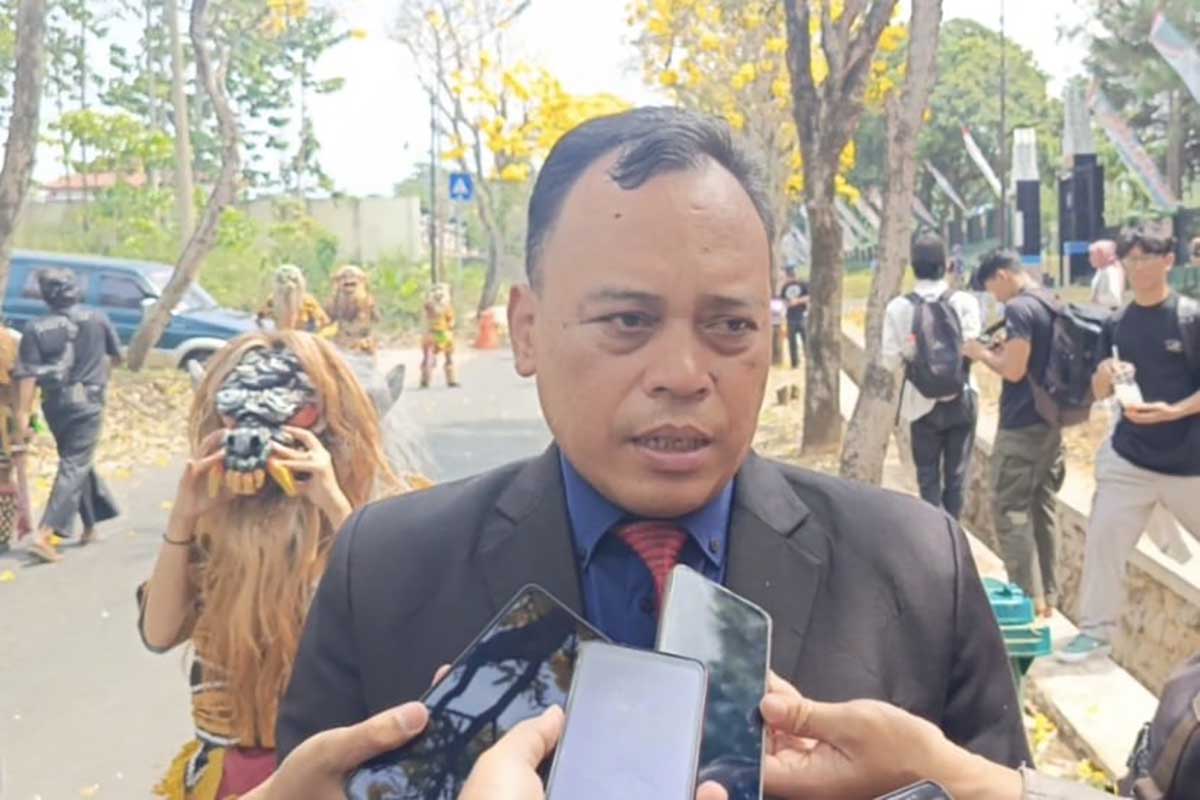Kadisparta Batu, Drs Arief As Siddiq MH saat memberikan keterangannya pada awak media. (dik) - Lomba Sanduk Ramaikan Festival Tabebuya Disparta Batu