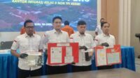 Kantor Imigrasi Kelas II Non TPI Kediri gelar konferensi pers di Aula Ir Sutami Kantor Imigrasi Kediri, Rabu (9/10/2024). (Seru.co.id/mam/aji) - Imigrasi Kediri Amankan Dua WNA Asal Belanda dan Filipina, Ini Penyebabnya