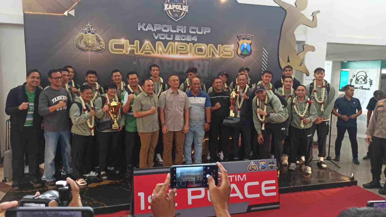 Tumbangkan Jabar, Tim Bola Voli Putra Jatim Raih Kemenangan, Kado Terindah di HUT Provinsi Jatim