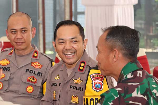 Kapolres Batu dalam sebuah kegiatan bersama Wakapolres dan Pabung Kodim 0818 Batu Malang. (ist) - Kapolres Batu Tekankan Netralitas Dan Jaga Nama Institusi Untuk Tidak Terlibat Politik Praktis