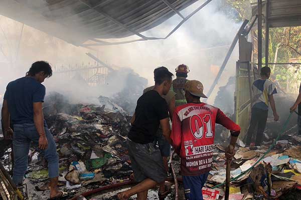 Kebakaran di gudang usaha rongsokan kecamatan Gondanglegi, Kabupaten Malang. (Seru.co.id/wul) - Masih Awal Bulan, Kebakaran di Kabupaten Malang Sudah Mencapai Tujuh Kasus