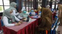 Kegiatan skrining faktor resiko penyakit tidak menular (PTM) pada ratusan ASN di Pendopo Panji, Kecamatan Kepanjen. (wul) - Tingkatkan Hidup Sehat dan Pelayanan, Pemkab Malang Jaga Kesehatan para ASN