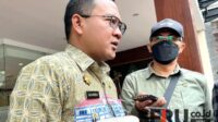 Kepala Bapenda Kota Malang menjawab pertanyaan awak media. (ws12) - Bapenda Kota Malang Targetkan Capaian PAD Rp700 Miliar pada Akhir Tahun