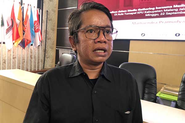 Ketua Divisi Sosialisasi, Pendidikan Pemilih, Partisipasi Masyarakat dan Sumber Daya Manusia KPU Kabupaten Malang, Marhaendra Pramudya Mahardika. (Seru.co.id/wul) - KPU Kabupaten Malang Mengaku Belum Bekerjasama dengan Lembaga Survei Pilkada 2024