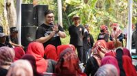 Mas Dhito, calon bupati nomor urut 02 itu saat melakukan kampanye di Kecamatan Ngadiluwih, Senin (14/10/2024). (Seru.co.id/mam) - Mas Dhito Dorong Kader Desa Berwirausaha