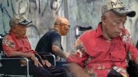 Pesulap Legendaris Pak Tarno Tetap Gigih Berjualan di Tengah Kondisi Stroke