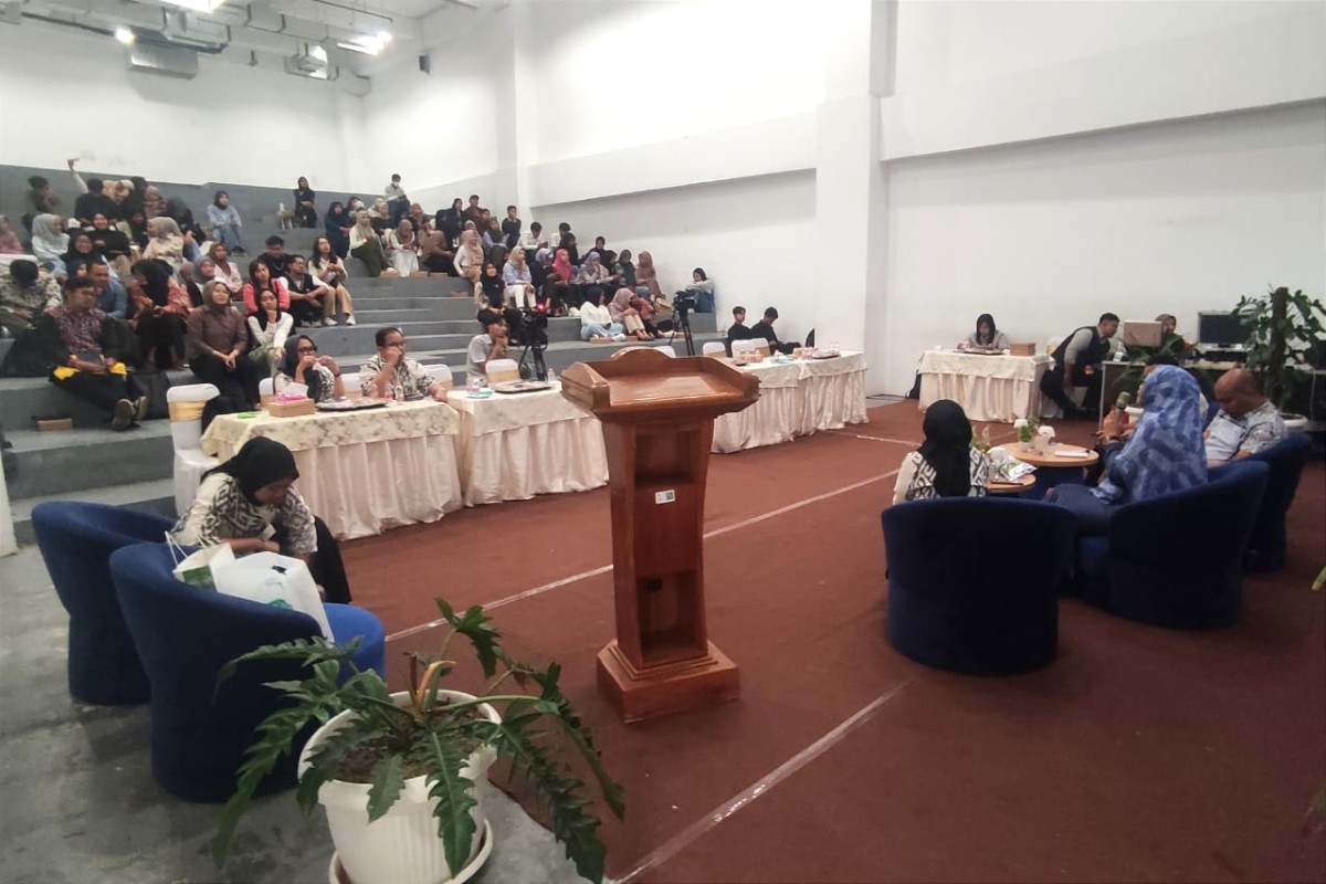 Para mahasiswa peserta Studium Generale secara offline. (rhd) - FHISIP UT Selenggarakan Studium Generale: Kembangkan Potensi Entrepeneurship Mahasiswa