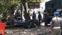 Pembersihan sisa PKL Sultan Agung oleh Tim Gabungan yang dikomandoi oleh Satpol PP Kota Batu. (ist) - Tim Gabungan Dikomandoi Satpol PP Kota Batu Bersihkan Sisa Bangunan PKL Sultan Agung