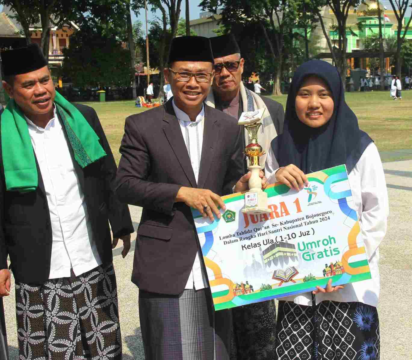 Pemkab Bojonegoro dan Ribuan Santri Gelar Apel Hari Santri 2024