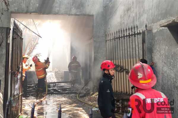 Diduga Tap BBM, Ruko Kosong Bekas Bengkel Tlogomas Terbakar