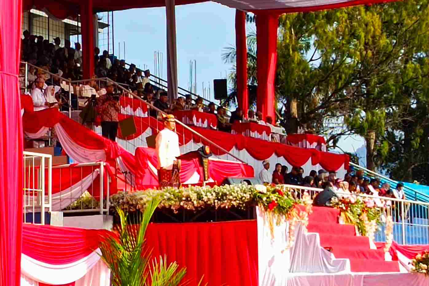 Keseruan Upacara Peringatan HUT Ke-23 Kota Batu dan HUT ke-79 Propinsi Jatim di Stadion Gelora Brantas