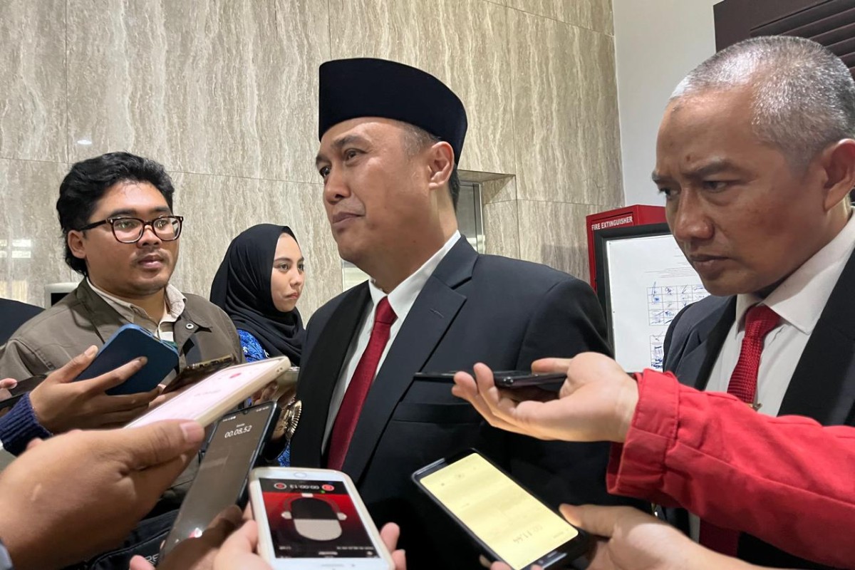Pj Wali Kota Malang menjawab pertanyaan awak media terkait pandangan umum fraksi. (ws12) - Fraksi DPRD Kota Malang Bahas Rancangan APBD 2025, Prioritaskan Masyarakat