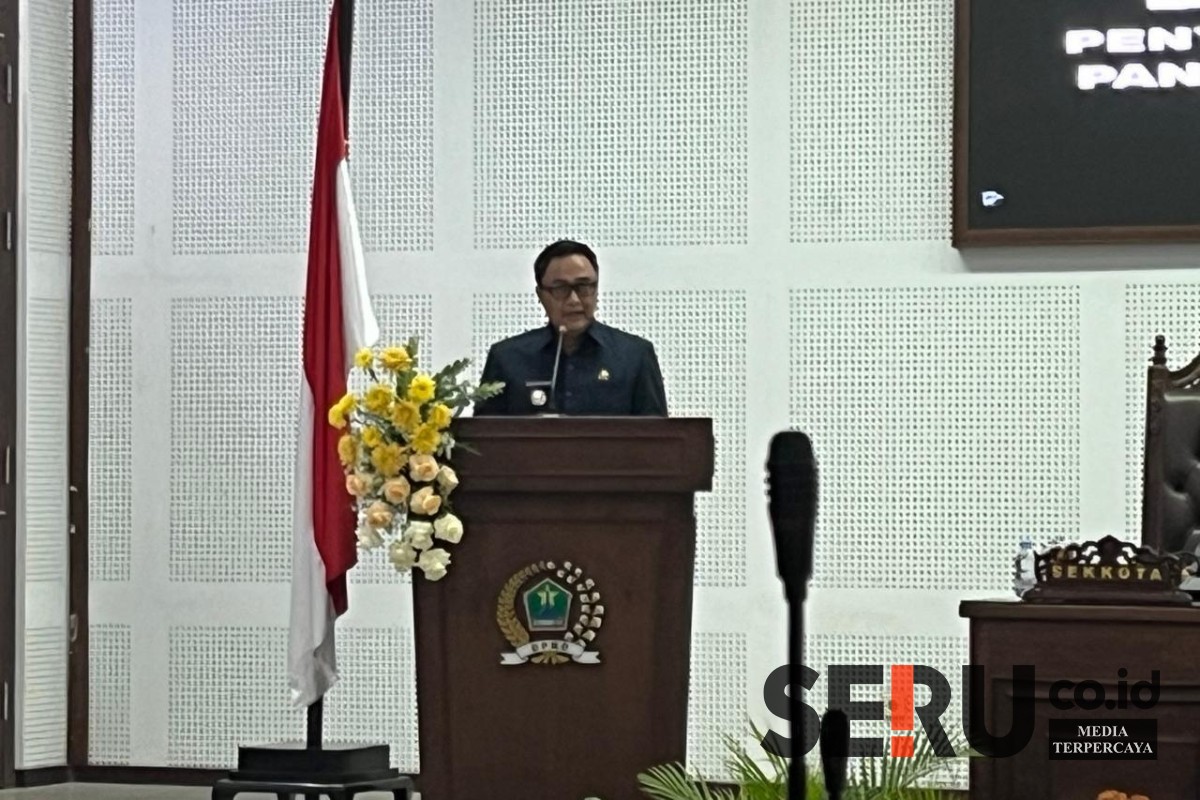 Pj Wali Kota Malang menyampaikan jawaban kepada DPRD Kota Malang. (ws12) - Pj Wali Kota Malang Prioritaskan Revitalisasi Pasar Besar dan Penanganan Banjir pada APBD 2025