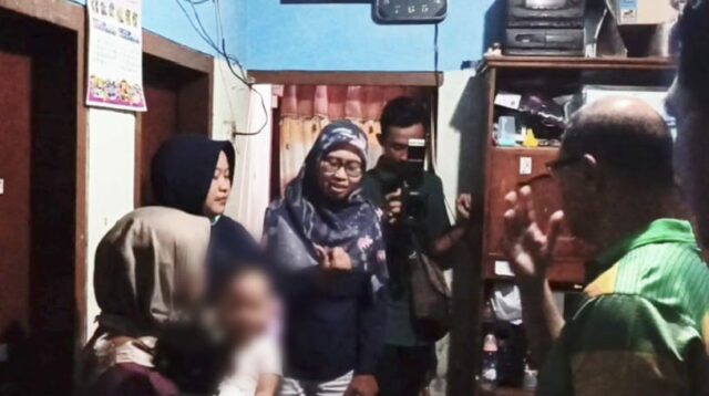 Pj. Wali Kota Batu Serahkan Penanganan Anak Kembar Stunting Pada Dokter Spesialis