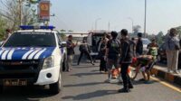 Proses evakuasi di TKP kecelakan maut di Kecamatan Kedungkandang. (ist) - Tiga Bocah di Kedungkandang Alami Kecelakaan, Satu Tewas di Tempat