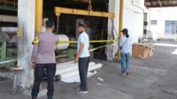 Proses olah TKP penggilingan kertas lokasi korban mengalami kecelakaan kerja. (ist) - Pegawai Pabrik di Sukun Tewas Terjepit Gilingan Pembuatan Kertas