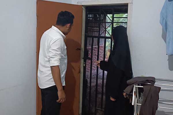 Proses pemeriksaan TKP kejadian pembobolan dan pencurian di Kecamatan Tumpang, Kabupaten Malang. (ist) - Polisi Buru Pelaku Pembobolan dan Pencurian Rumah di Kidal Tumpang