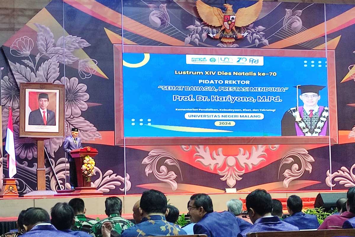 Rektor UM, Prof Dr Hariyono MPd menyampaikan pidato sambutannya. (rhd) - Dies Natalis ke-70 UM dan Lustrum XIV Wujudkan Inovasi Prestasi Dunia