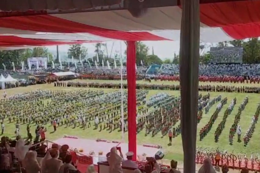 Keseruan Upacara Peringatan HUT Ke-23 Kota Batu dan HUT ke-79 Propinsi Jatim di Stadion Gelora Brantas