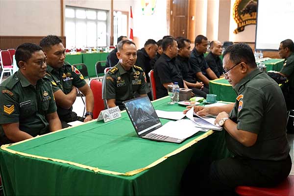 Tim Wasrik Audit Kinerja Itjenad memberikan pembekalan Kasirem 083/Bdj. (penrem083) - Korem 083/Bdj Terima Tim Wasrik Audit Kinerja Itjenad