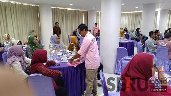 Hadiri Dialog Publik di Jember, Tim Paslon 02 Malah akan Bagi-bagi Brosur Kampanye