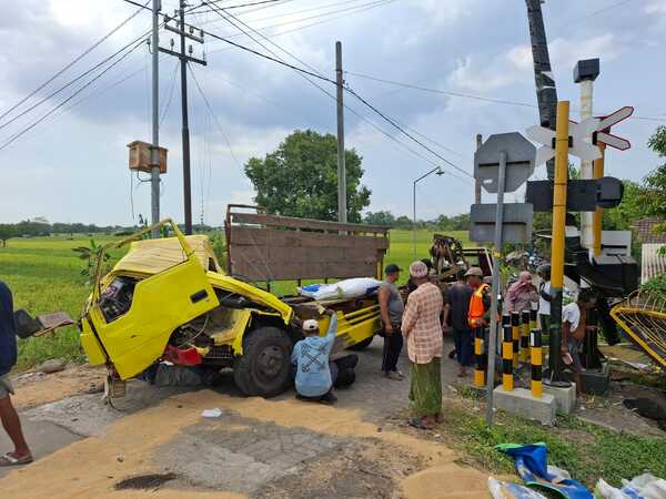 Empat Kereta Api di Jember Terlambat Imbas Insiden KA Pandalungan Tertabrak Truk