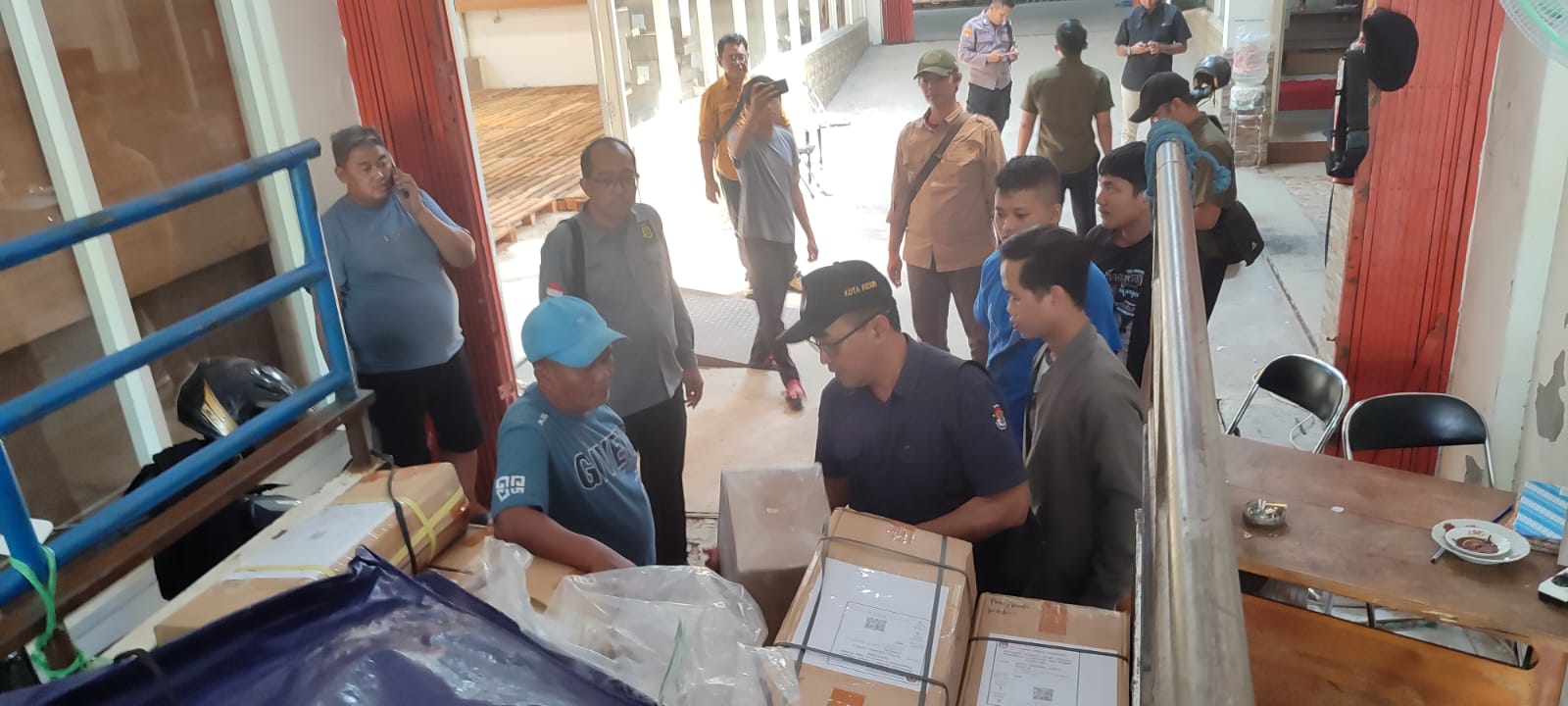 KPU Kota Kediri menerima pengiriman logistik berupa surat suara untuk Pemilihan Walikota dan Wakil Walikota Kediri Tahun 2024. (Seru.co.id/mam) - KPU Kota Kediri Terima Logistik 229.989 Surat Suara Pilkada 2024