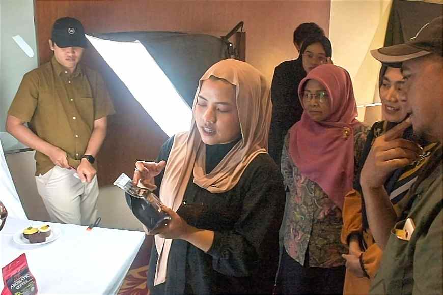 Tingkatkan Daya Saing UMKM Kopi, Polinema Berikan Pelatihan Branding Produk dan Digital Marketing