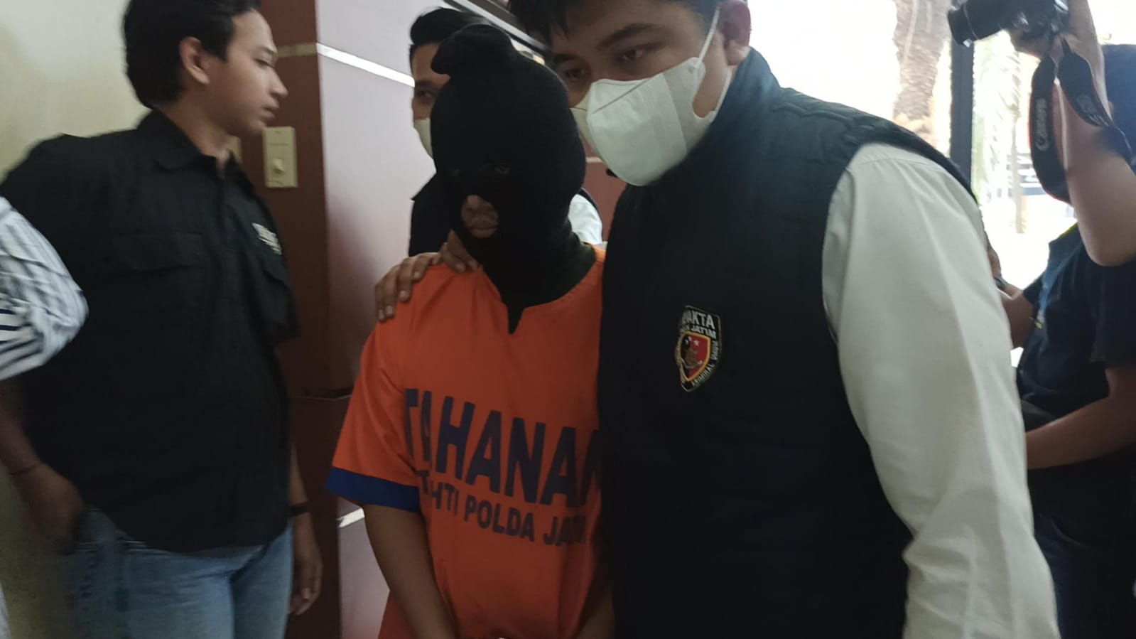 Pesta Seks dengan Bertukar Pasangan Digrebek Polda Jatim, 12 Pasangan Diamankan