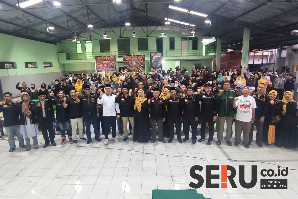 Abah Anton bersama kader dan simpatisan Partai Ummat. (rhd) - Partai Ummat Deklarasi Dukungan kepada ABADI, Sudah Terbukti Kinerjanya