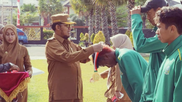 Bupati Sumenep Berikan Penghargaan Atlet dan Kafilah Berprestasi Nasional