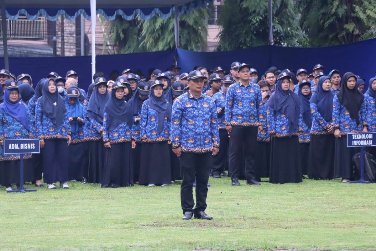 Anggota KORPRI Polinema mengikuti upacara peringatan HUT ke-53 KORPRI. (ist) - Peringati HUT ke-53 KORPRi, Polinema Penandatanganan Komitmen Zona Integritas WBK