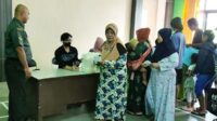 Babinsa Buring Dampingi Penyaluran Bantuan Beras