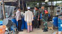 Babinsa Kedungkandang Komsos Bersama Tokoh Masyarakat Diskusi Kondisi Lingkungan